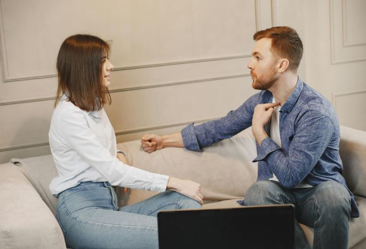 15 Phrases a Woman Should Avoid Saying to a Man