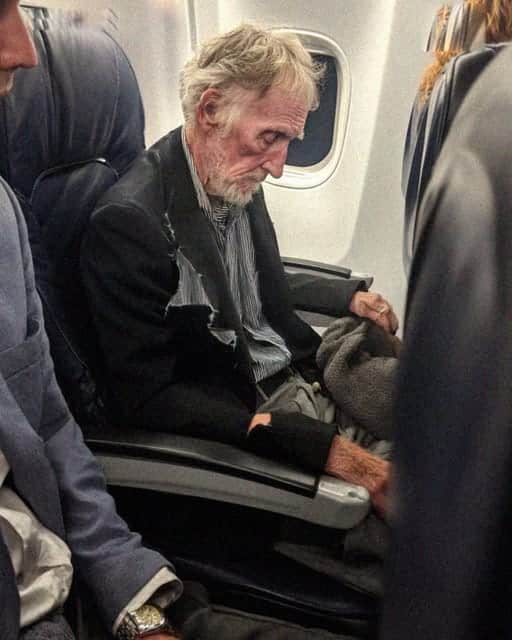 Business Class Passenger Mocked Me For Looking Like ‘Homeless’ By The Time We Landed, The Entire Cabin Gave Me A Standing Ovation