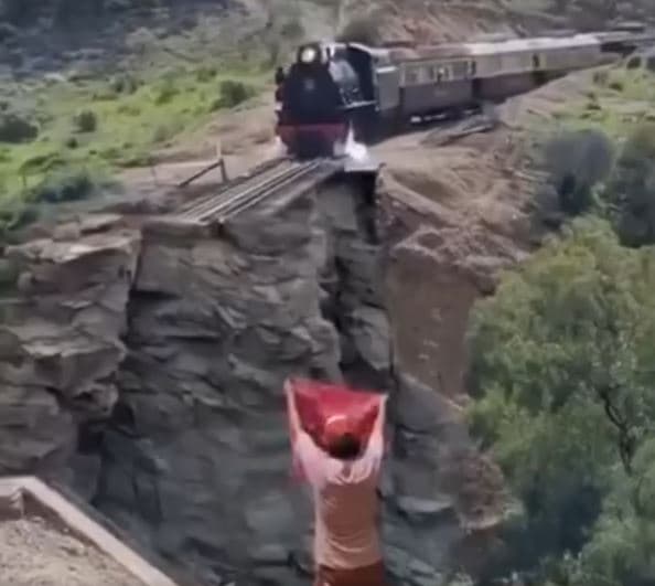 Stop the Train! Something Incredible Happened at the Very Last Moment — See How It Happened