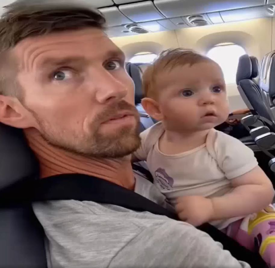 A Helpful Gesture on a Flight Turned Into a Moment I’ll Never Forget