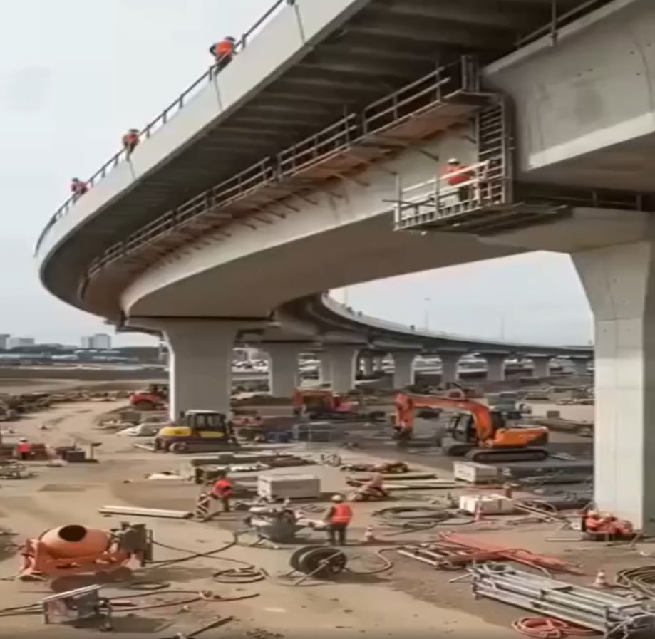 Pedestrian Skybridge Under Construction Collapses, Causing Chaos and Injuries