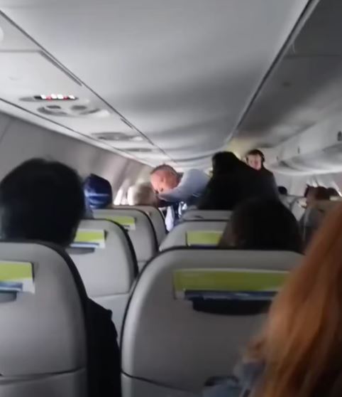 Alaska Airlines Flight 2221: How Quick Thinking Prevented Disaster