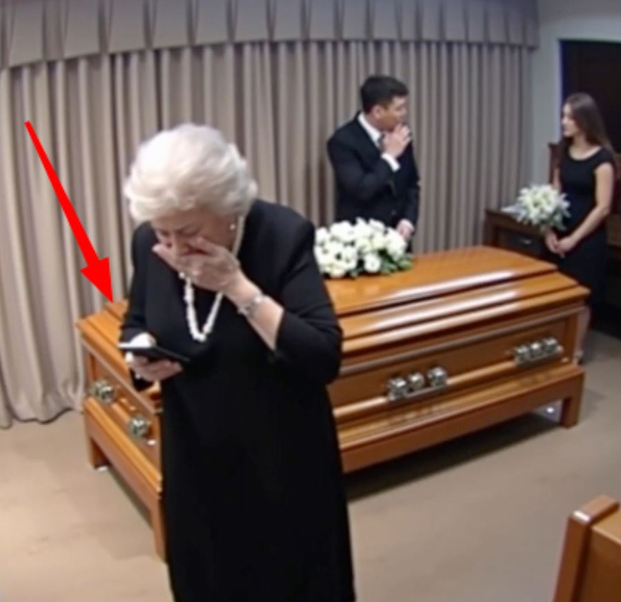 During my husband’s funeral, an unknown number lit up my phone: “I’m alive. Don’t trust