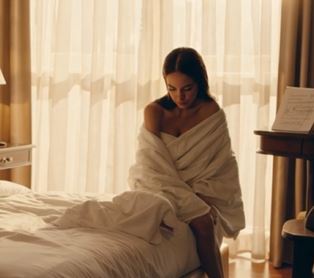 After a passionate night, the American billionaire left the poor college girl one million dollars and disappeared. Seven years later, she finally understood why she was worth that much
