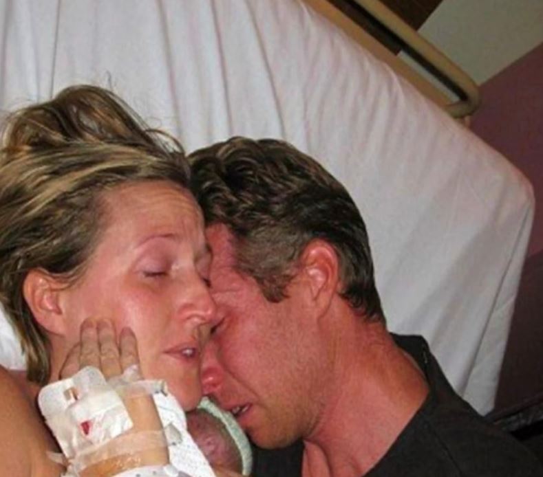 The woman had just given birth, but a few seconds later the husband collapses