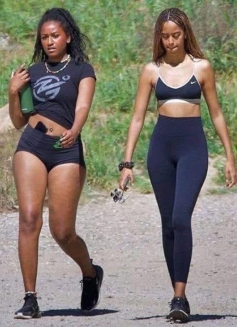 Drake Joins Malia and Sasha Obama for a Fun Night Out