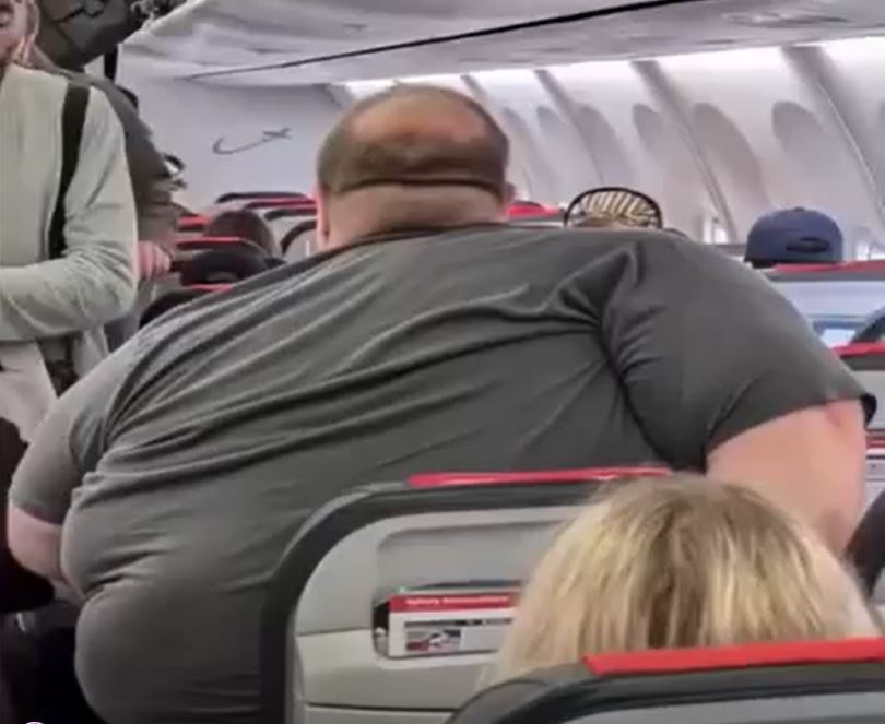 Airlines asked to make changes after passenger’s photo goes viral