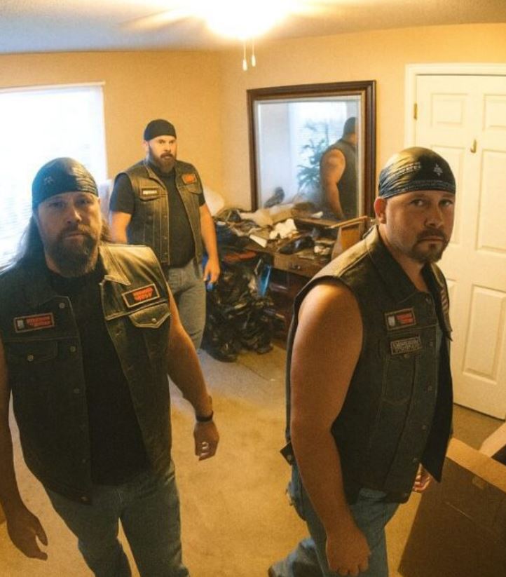 When I returned from my wife’s funeral, I noticed that my house was full of bikers I didn’t know ։ When I realized who they really were, I was stunned with amazement