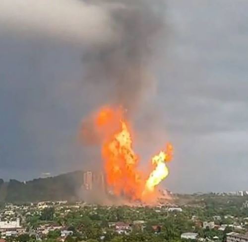 SB. Major Fire Engulfs Multiple Structures in Puchong