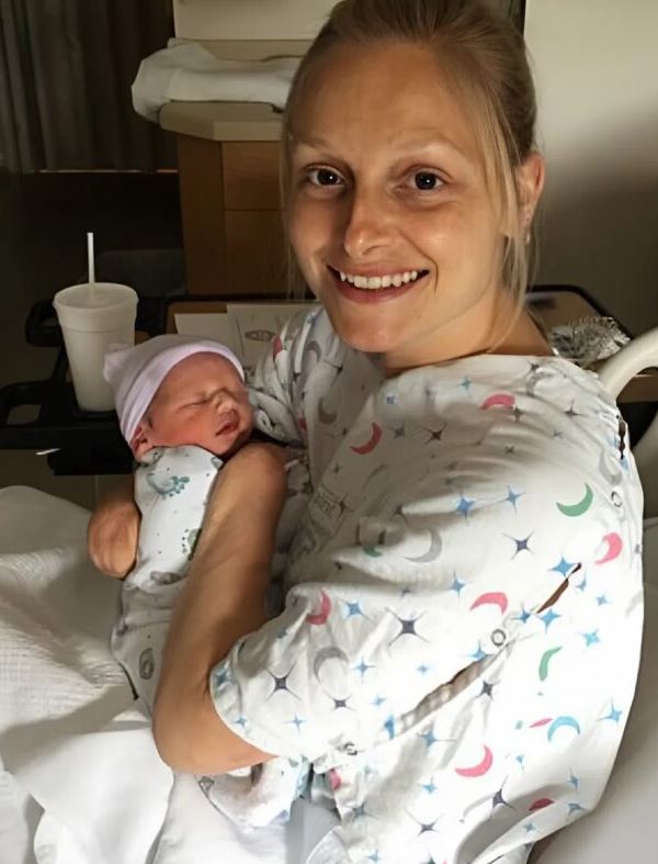 The impossible becomes possible: a woman without arms and legs has found love, become a mother, and is building a successful career, this is what they look like.