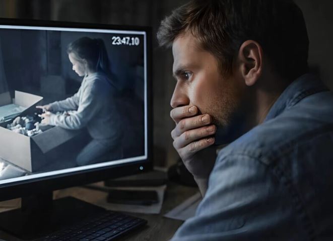 The father installed a camera in his daughter’s room when he noticed that she was tired and asleep at the table. What he saw on the recording horrified him.