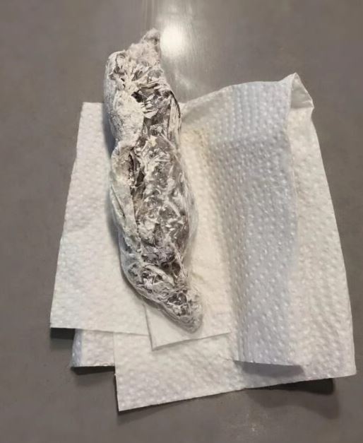 I found something strange in a box of flour. I decided to open the cellophane and see what was inside… and when it became clear what it was, I was completely stunned.